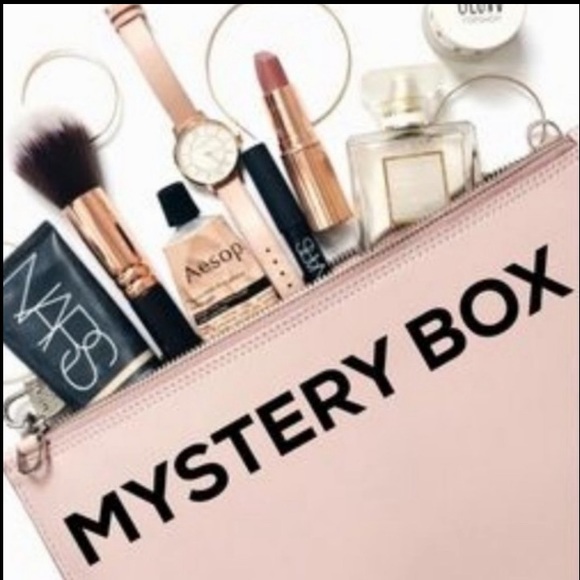 $150 retail value high end Beauty Makeup hair & Skincare mystery box - Picture 1 of 1